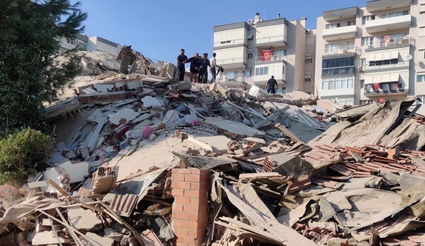 ارتفاع حصيلة ضحايا زلزال تركيا إلى 60 قتيلا وإصابة 940