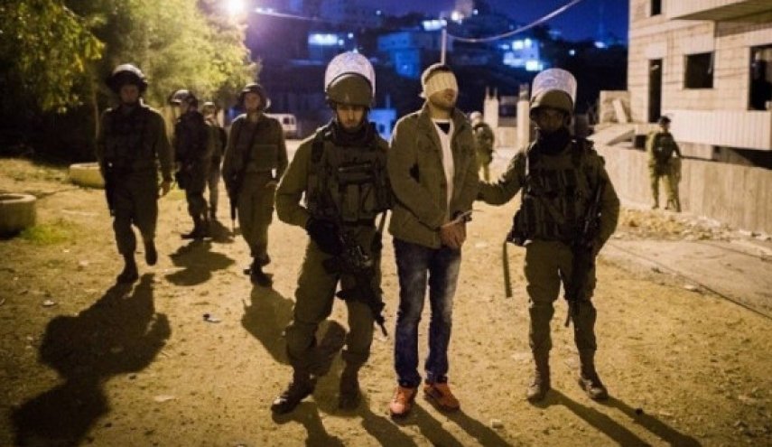 الإحتلال يعتقل 11 فلسطينياً في الضفة الغربية