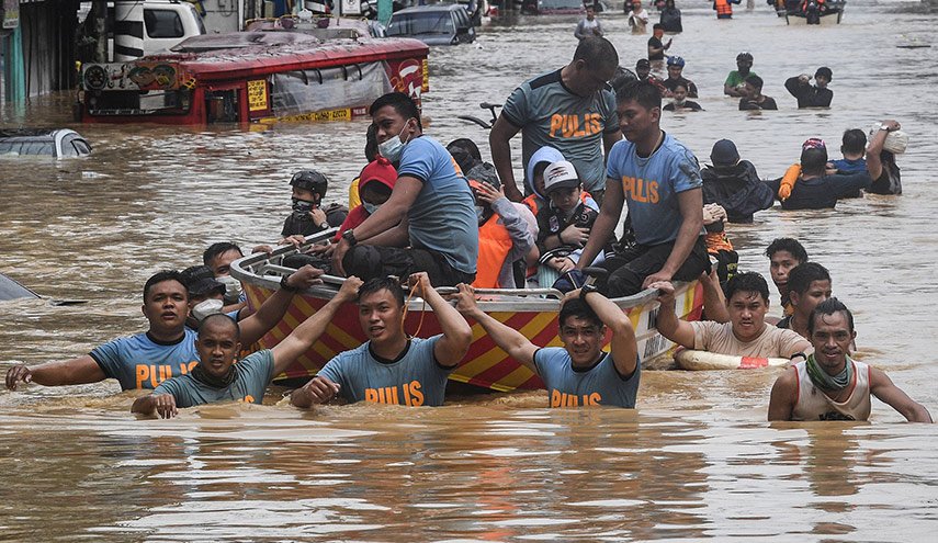 المياه تغمر عددا من أحياء مانيلا بعد مرور 'فامكو'