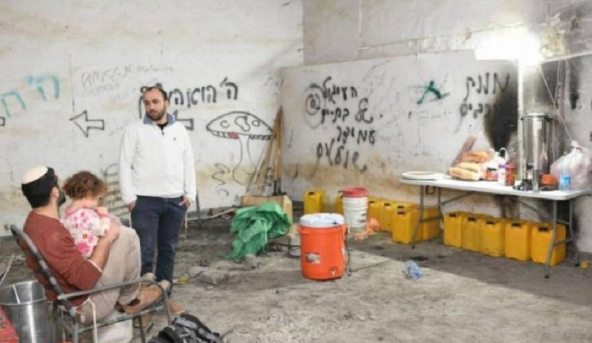 شاهد بالصور .. مستوطنون يعودون لمستوطنة أخليت عام 2005 شمال الضفة