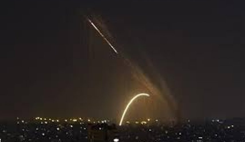 الدفاعات الجوية السورية تتصدى لعدوان إسرائيلي في سماء دمشق