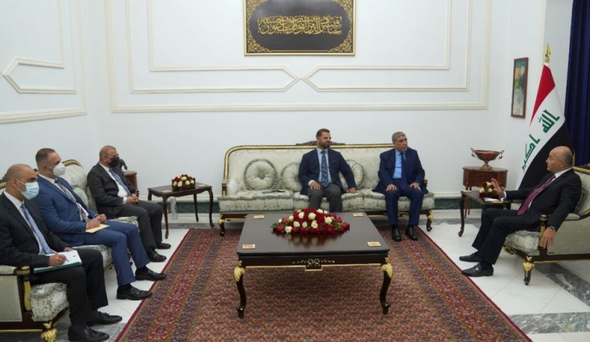 الرئيس العراقي يبحث مع الوفد الصدري المستجدات السياسية والأمنية
