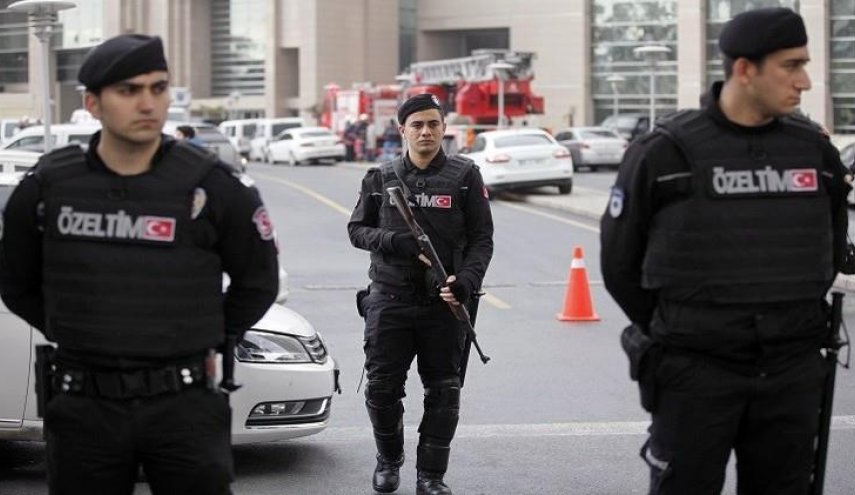 الشرطة التركية تلقي القبض على عدد من