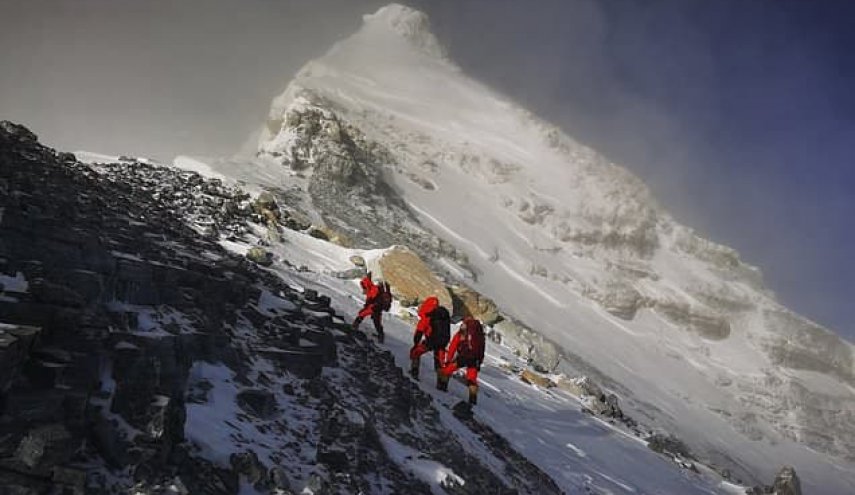 قله اورست کمی بلندتر از تخمین‌های پیشین است