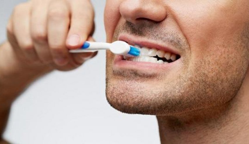 خبراء يحددون 'الوقت الأنسب' لتنظيف الأسنان