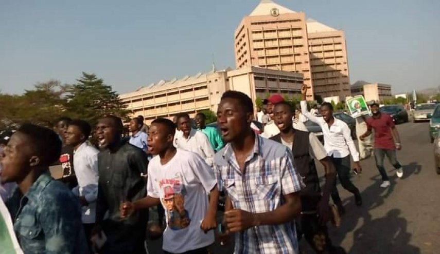 تداوم تظاهرات در حمایت از شیخ زکزاکی در پایتخت نیجریه

