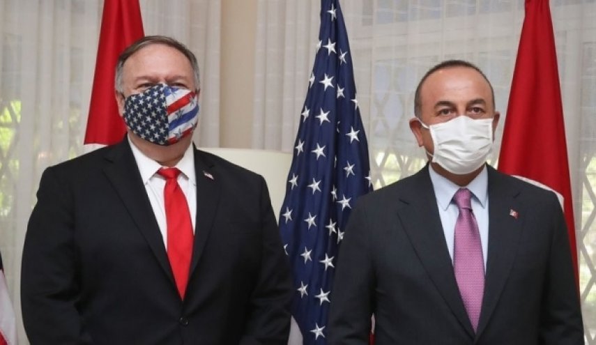 جاويش أوغلو ينقل لبومبيو رد فعل تركيا علي العقوبات الأمريكية
