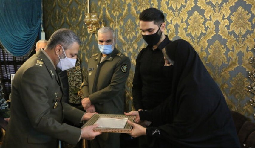 سرلشکر موسوی با خانواده شهید مدافع سلامت «جلیلوند» دیدار کرد