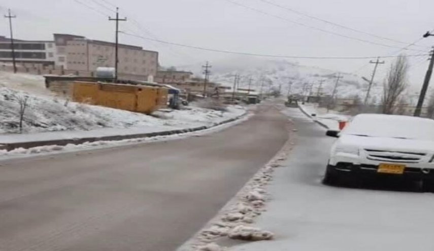 بالصور.. الثلوج تغطي بعض المدن العراقية