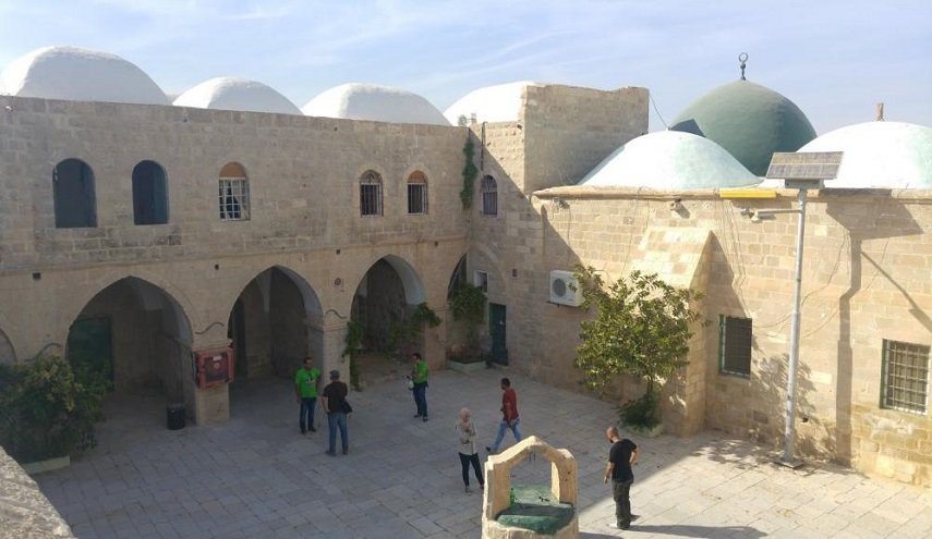 غضب واسع من تدنيس مقام النبي موسى (ع) في أريحا بالضفة الغربية