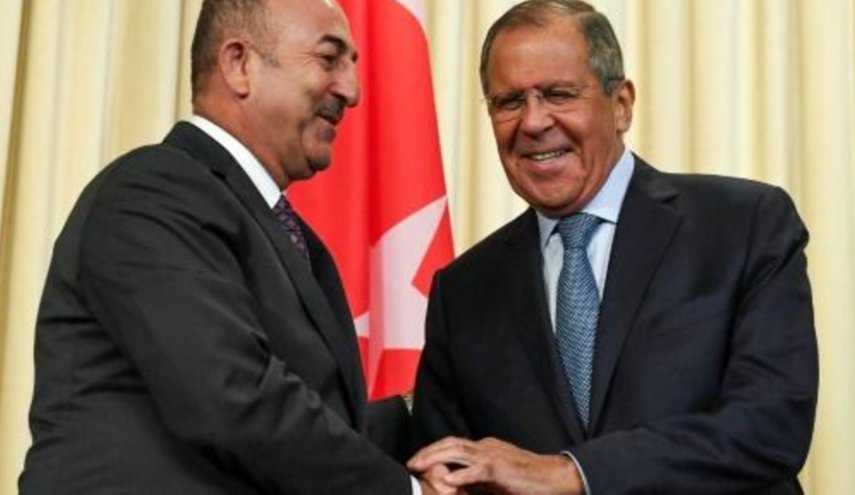 وزير الخارجية التركي يبحث مع نظيرِه الروسي التطورات الإقليمية والدولية