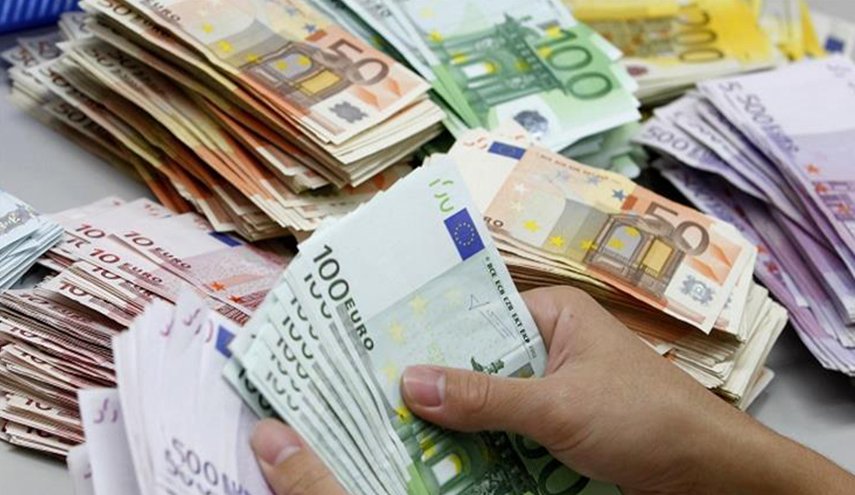 اليورو يسجل أعلى مستوى في أكثر من عامين أمام الدولار
