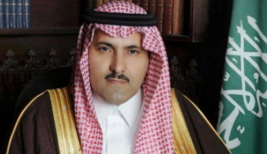 خارج شدن سفیر سعودی از هواپیما حامل دولت هادی، لحظاتی قبل از پرواز به عدن