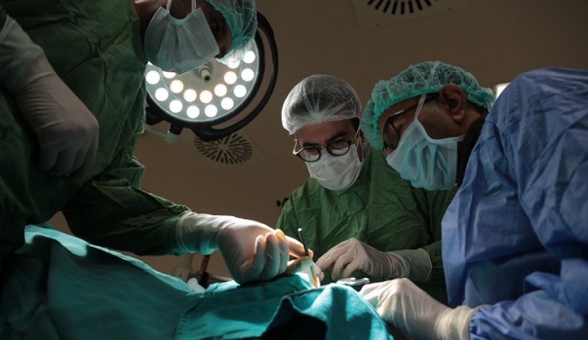شاهد بالصورة.. مدينة حلب السورية تفقد أحد أشهر أطبائها الجراحين