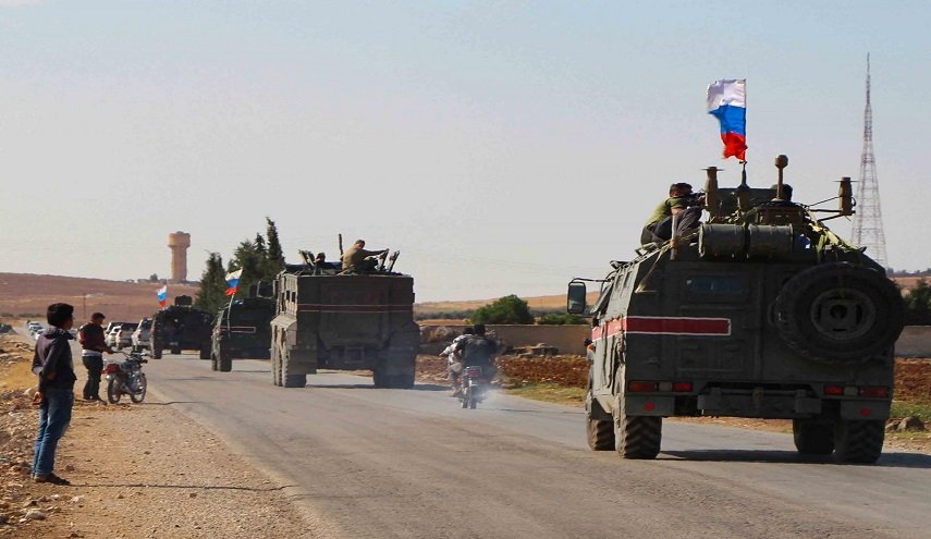 روسيا ترسل تعزيزات عسكرية الى قاعدة ’تل السمن’ شمالي سوريا
