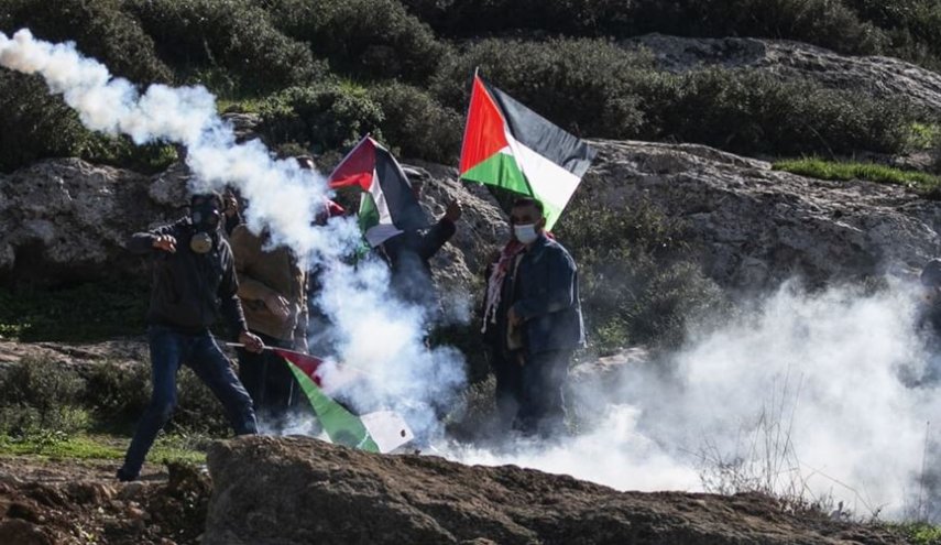 اصابات بين الفلسطينيين في قمع الاحتلال لمسيرة شرق رام الله