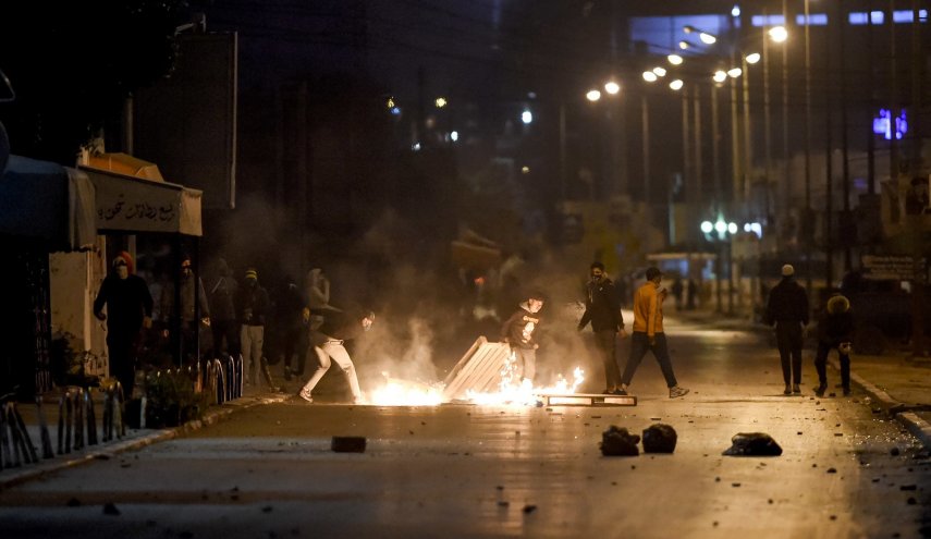 احتجاجات ليلية في بعض المحافظات التونسية
