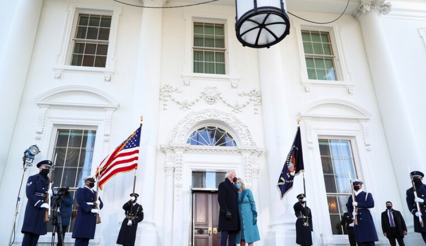 الرئيس الامريكي الجديد يدخل إلى البيت الأبيض