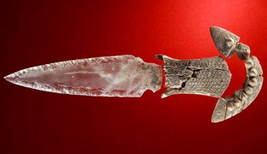 اكتشاف 'خنجر كريستالي' مصقول بدقة عمره أكثر من 5 آلاف عام