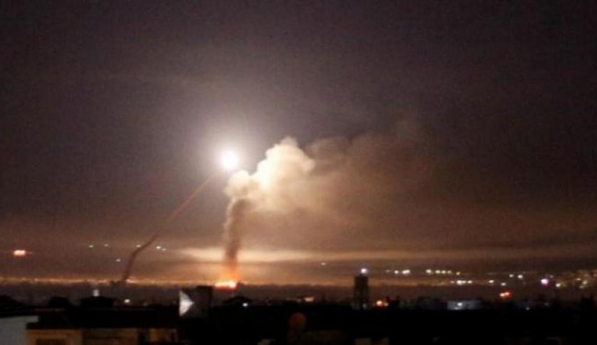 سقوط شهداء في القصف الإسرائيلي على حماة السورية
