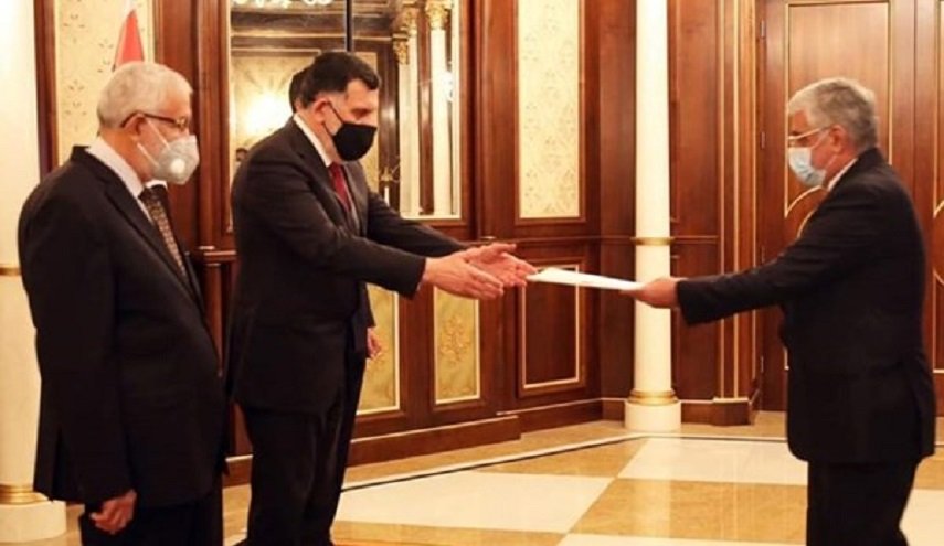سفير ايران المفوض يقدم أوراق اعتماده لرئيس حكومة الوفاق الليبي