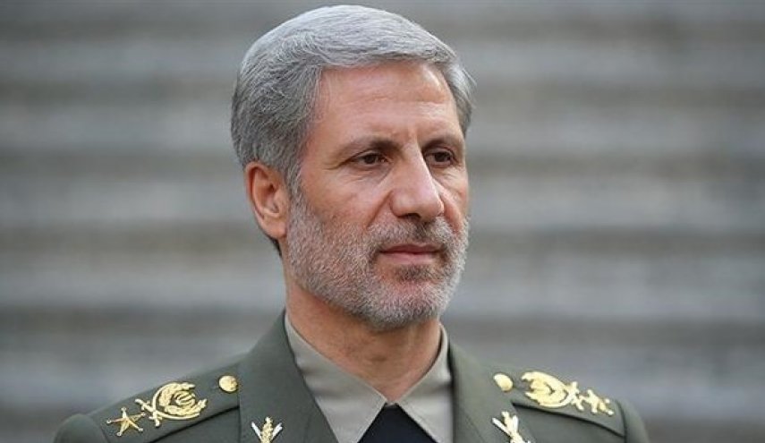 وزير الدفاع الايراني يؤكد على المضي في طريق التقدم الفضائي 
