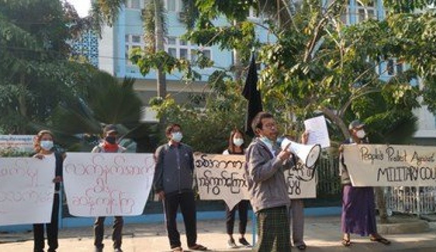  احتجاجات مناهضة للانقلاب العسكري في شوارع ميانمار 