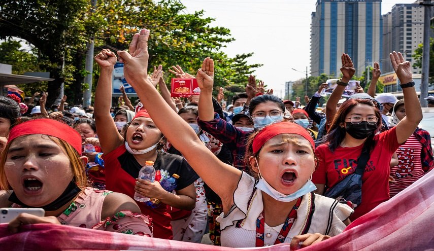تظاهرات لليوم الثاني في ميانمار احتجاجا على الانقلاب