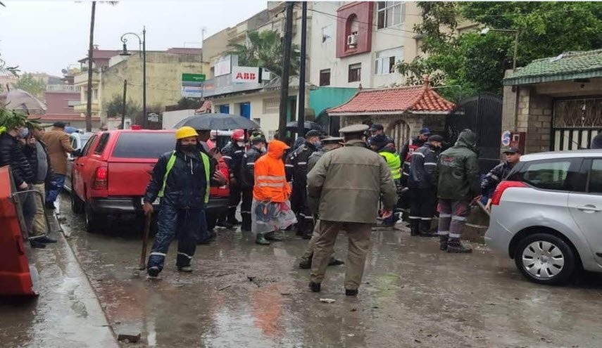 مقتل 24 شخصا في معمل للنسيج بسبب تسرب الأمطار في المغرب