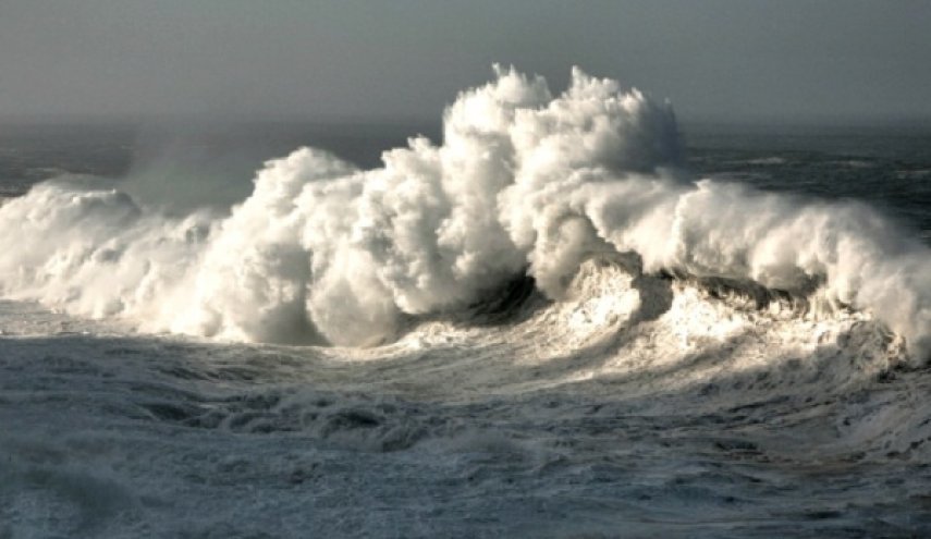 زلزال بقوة 7.7 درجة يضرب المحيط الهادئ وتحذير من موجات مد عاتية