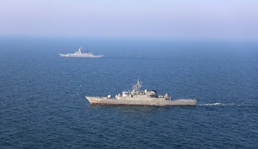 مناورات بحرية.. السفن الإيرانية والروسية تطلق النار على أهداف محددة 