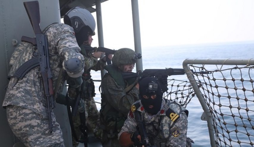اجرای عملیات آزادسازی کشتی ربوده شده در رزمایش دریایی ایران و روسیه
