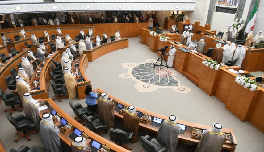 لجنة برلمانية كويتية تطالب بفرض الضرائب على تحويلات الوافدين فقط