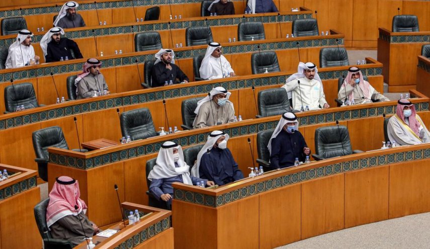 انقسام سياسي بشأن تعطيل عمل مجلس الأمة الكويتي لمدة شهر