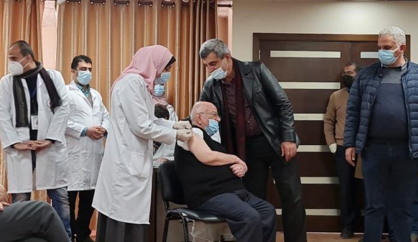 انطلاق حملة التطعيم ضد كورونا في غزة