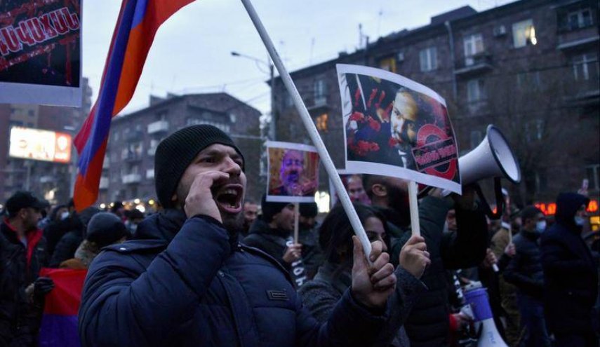 تجدد التظاهرات في أرمينيا للمطالبة باستقالة رئيس الوزراء