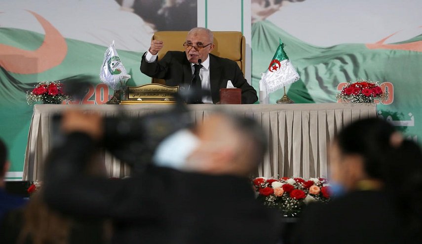 وزير جزائري يتهم 'لوبيات فرنسية' باستهداف الجيش والرئاسة