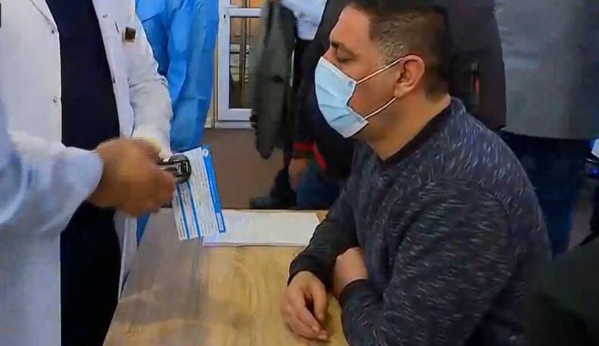 شاهد.. بدء عملية التطعيم بلقاح كورونا في العراق
