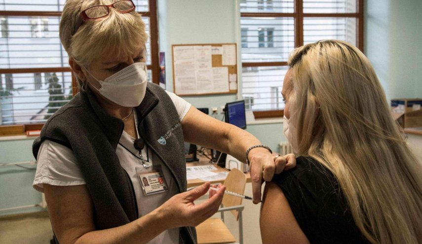بلومبيرغ تكشف حجم خسائر أوروبا بسبب بطء التطعيم وتفشي كورونا