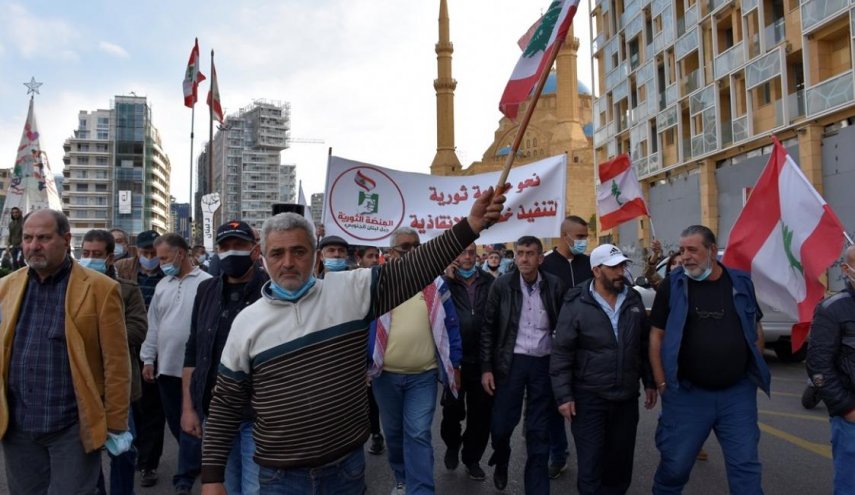 لبنان: المتظاهرون يعودون إلى ساحة الشهداء وينصبون الخيم