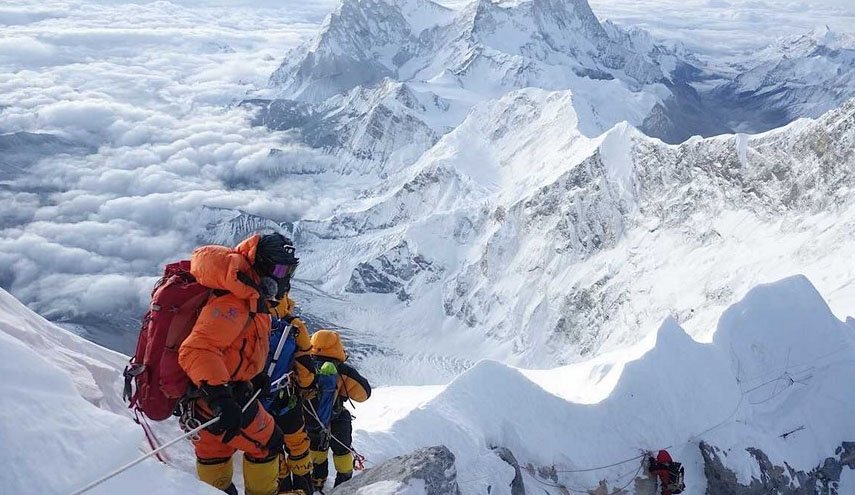 صدها کوهنورد برای فتح اورست به نپال می‌روند