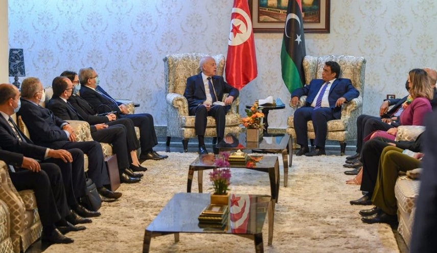 الرئيس التونسي في زيارة عمل إلى ليبيا يدعو إلى تجاوز الخلافات بين الدولتَين
