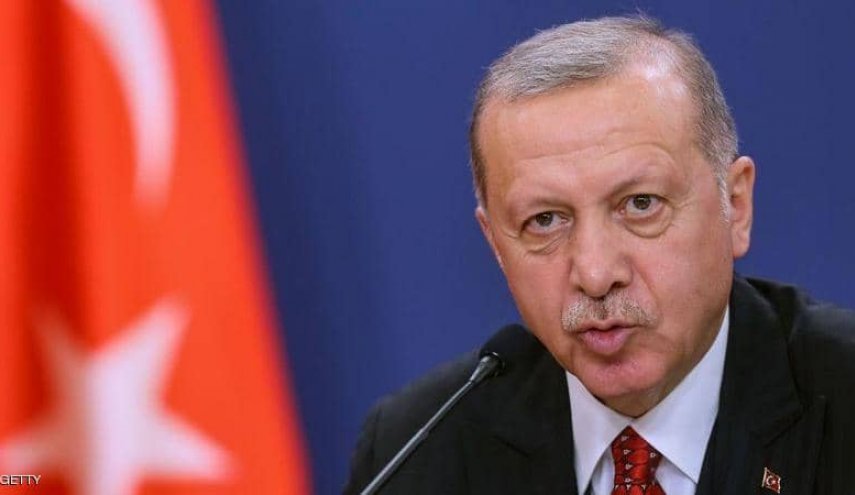 أردوغان يعزل محافظ البنك المركزي ويعين خلفا له