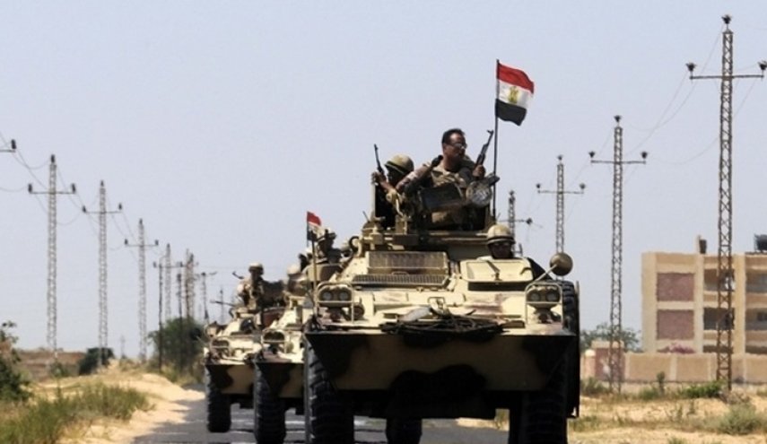 الجيش المصري يرسل معدات وآليات إلى السودان