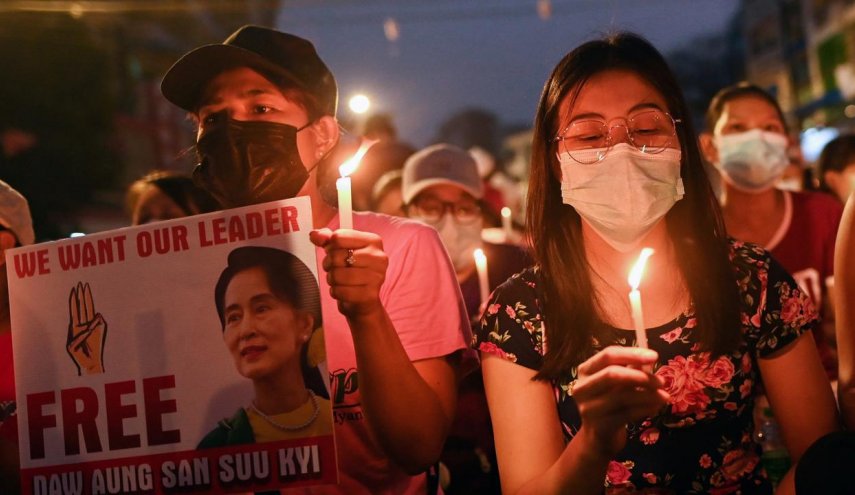 ميانمار .. معارضو الحكم العسكري ينظمون وقفات احتجاجية بالشموع