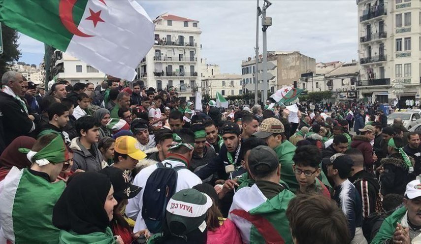 مسيراتٍ سلمية للطلبة الجزائريين رفضا لدعواتِ التهدئة
