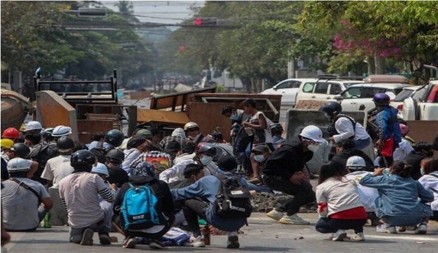 قادة جيوش أكثر من 10 بلدان يدينون استخدام القوة القاتلة ضد متظاهري ميانمار