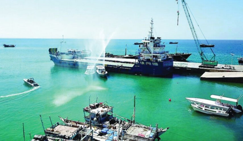 الإمارات تكرس سيطرتها في سقطري اليمنية باحتلال ميناء الجزيرة