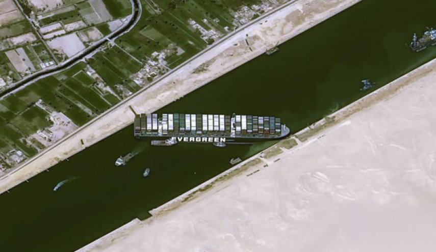 إيران تقترح ممرا بديلا عن قناة السويس
