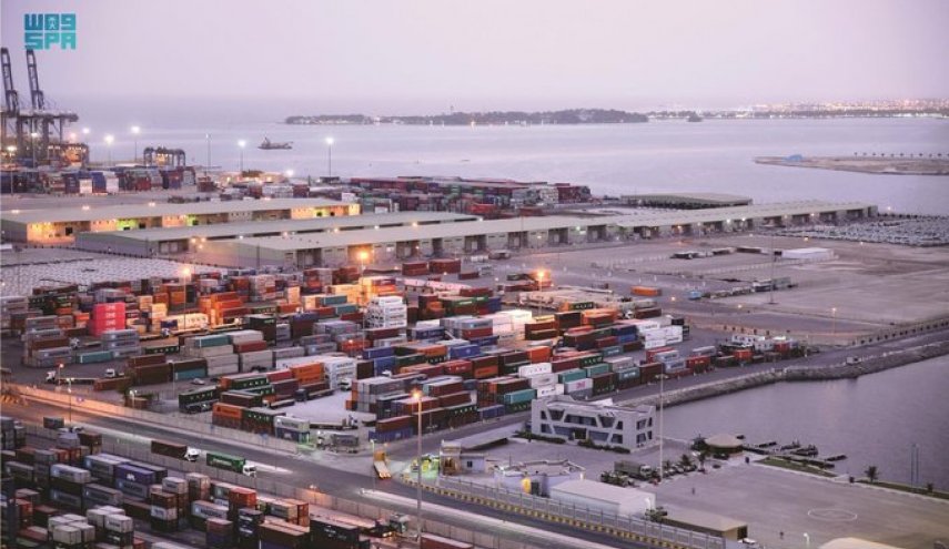 السعودية تتخذ قرارا مفاجئا بشأن ميناء جدة